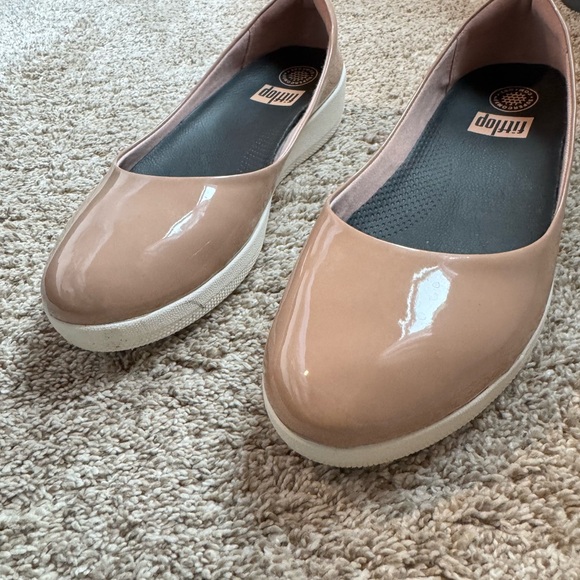 Woman’s flats - Picture 2 of 7